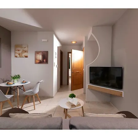 Irini Piskopiano, #2 Appartement *