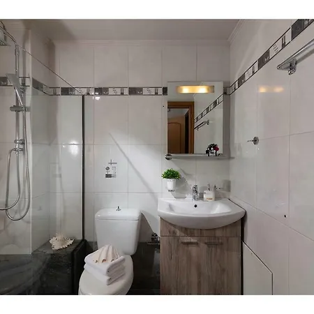 Irini Piskopiano, #2 Appartement